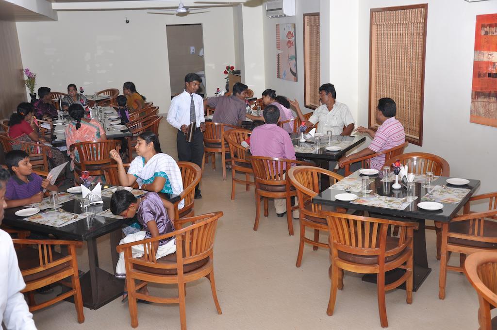 Hotel Rithanns Karumathampatti Karumattampatti Extérieur photo